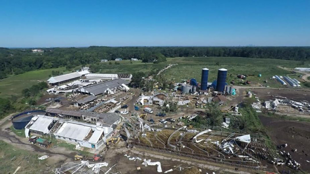 'Alles is weg' New Jersey's grootste melkveehouderij met 1.400 Holsteins is volledig verwoest door orkaan Ida.