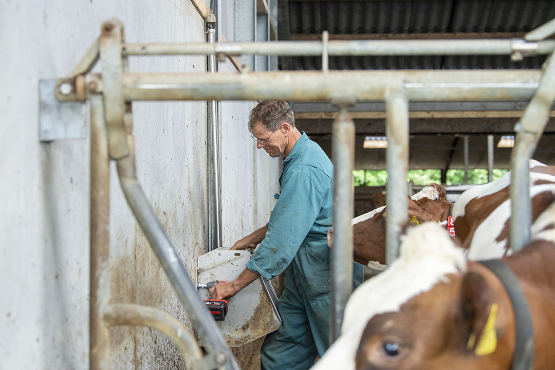 Met gebruikte materialen kunnen melkveehouders de kosten van nieuwbouw of renovatie drukken. Melkveehouder Theo Frielinck uit Beuningen bespaarde zo n 1,5 ton door koop van een afgebroken stal.