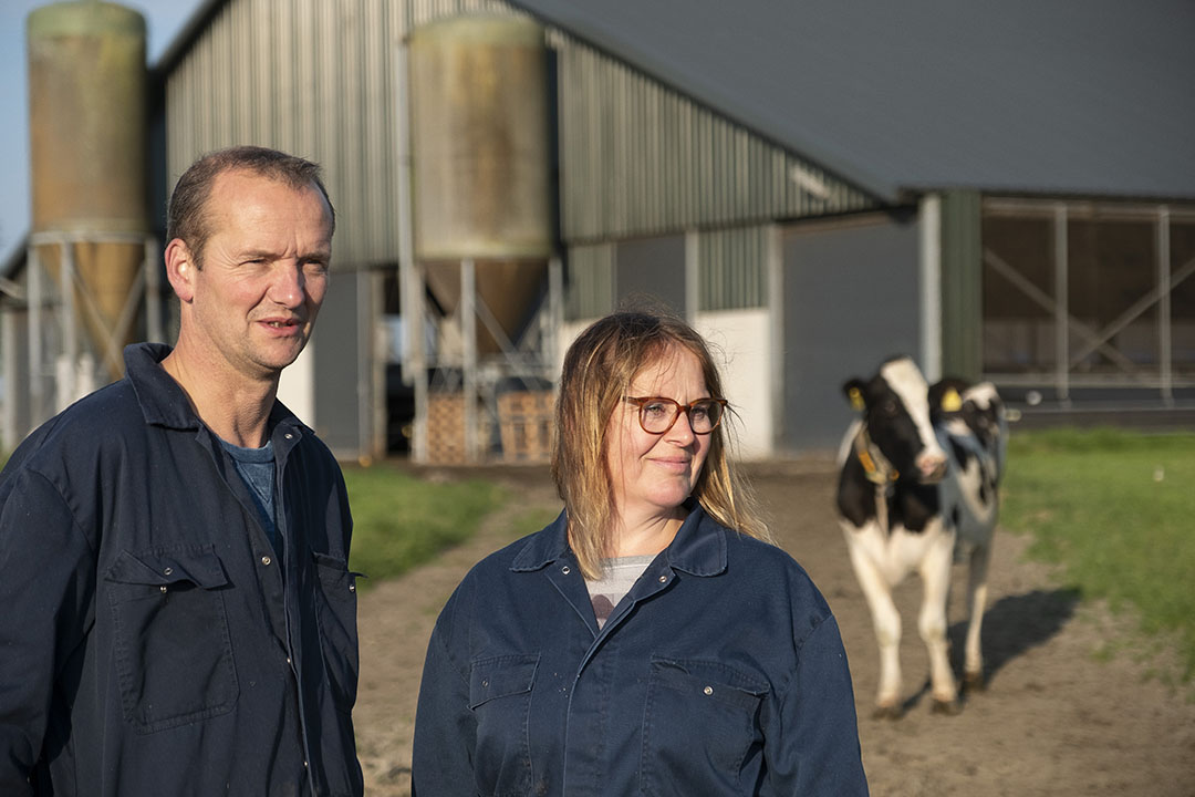 VOF Giesen-Van den Berg in Ezinge (Gr.) is vanaf 1 april 2019 gecertificeerd voor de productie van melk voor zuivel met het Beter Leven Keurmerk (BLK) 1 ster. Jasper Giesen (44) en Wilma van den Berg (44) voldoen daarmee aan de eisen van het nieuwe zuivelmerk.