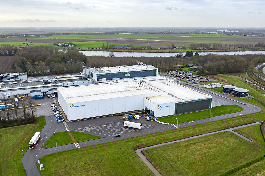 De fabriek FrieslandCampina in Maasdam, waar de productie van dagverse zuivel wordt geconcentreerd. - Foto: ANP