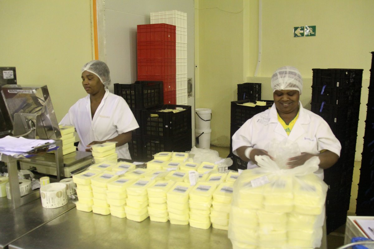 Hier wordt kaas verpakt in de kaasfabriek die aan 92 mensen werk biedt. La Montanara produceert een aanzienlijk assortiment speciale kazen waaronder biologische. De grootste productiestromen zijn feta,  Pecorino, Parmezaanse kaas en Halloumi, van oorsprong een Cypriotische geitenkaas.