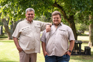 Bonnen en Dean Biggs boeren succesvol zonder beregening en passen volop beweiding toe.