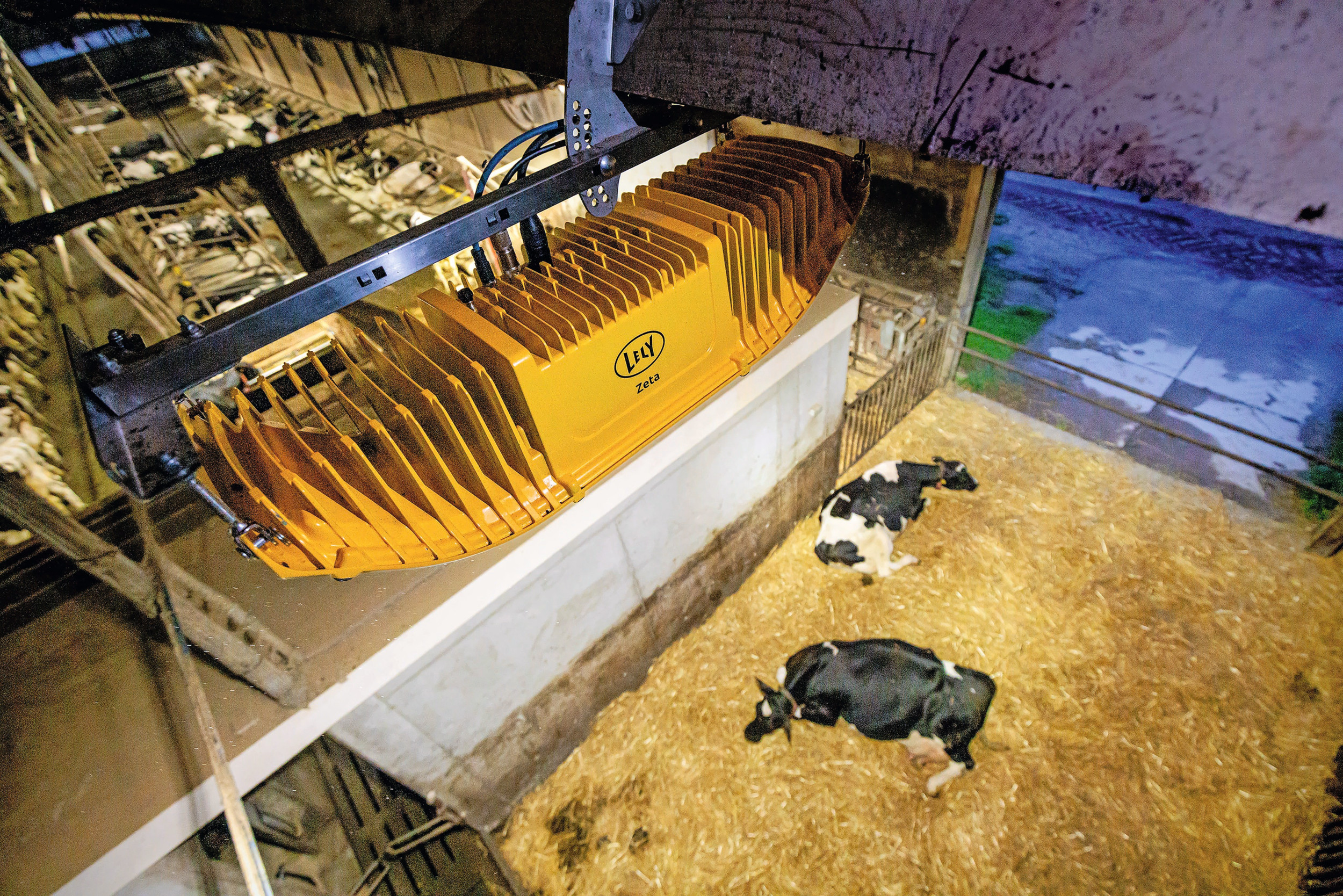 De calving monitor moet op minimaal 4,5 meter hoogte hangen. Hij dekt dan maximaal 6x12 meter hokoppervlak.